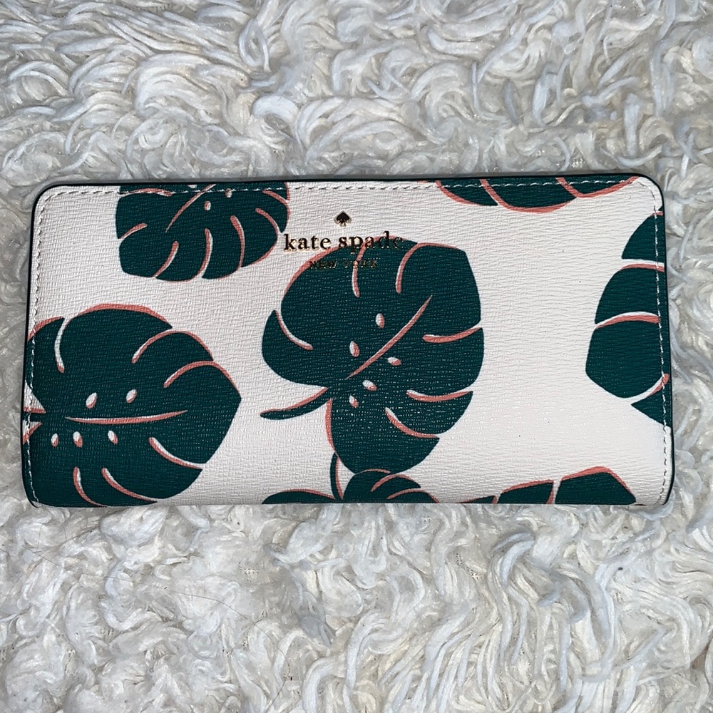 ♠️NWT Kate Spade Darcy Monstera Leaf Large Slim Bifold Wallet♠️